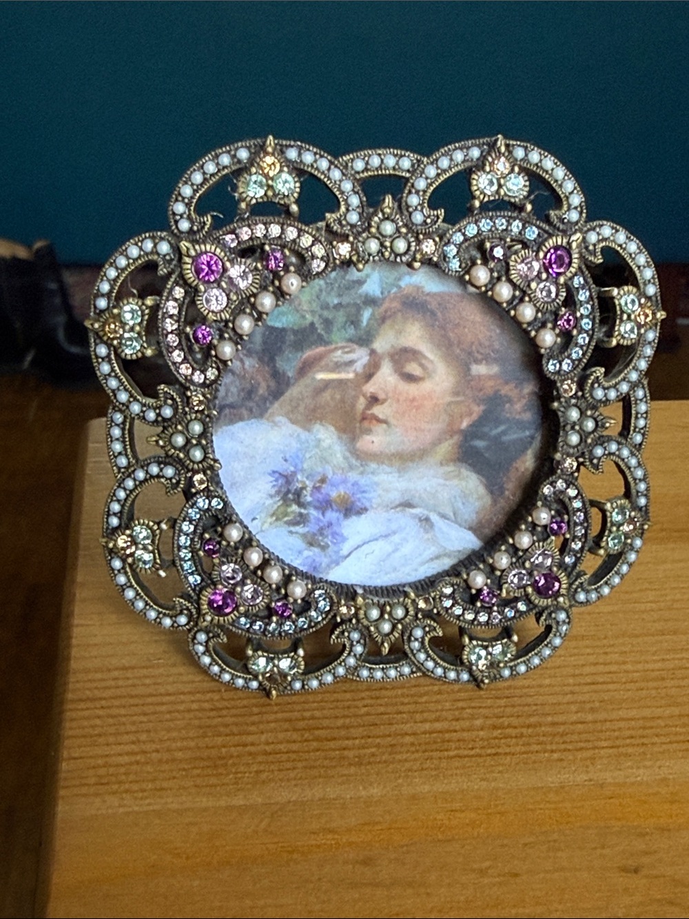 Jay Strongwater round crystal embellished ornate picture frame